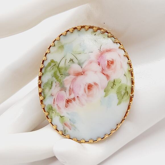 Vintage Hand Painted Rose Brooch Ceramic Oval Gold Tone 1960s - Picture 2 of 5
